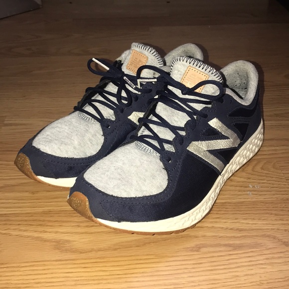 womens navy tennis shoes